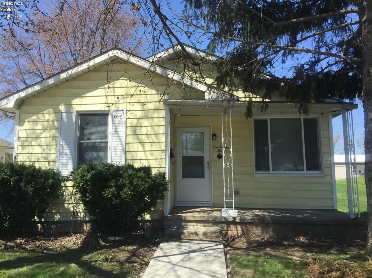 122 S Fifth Street, Fremont, OH 43420 - #1