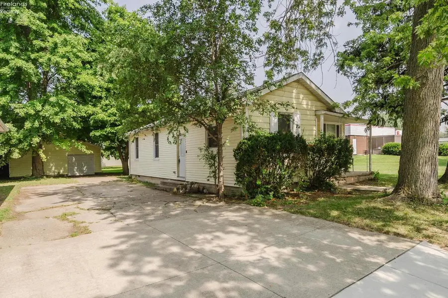 122 S Fifth Street, Fremont, OH 43420 - #2
