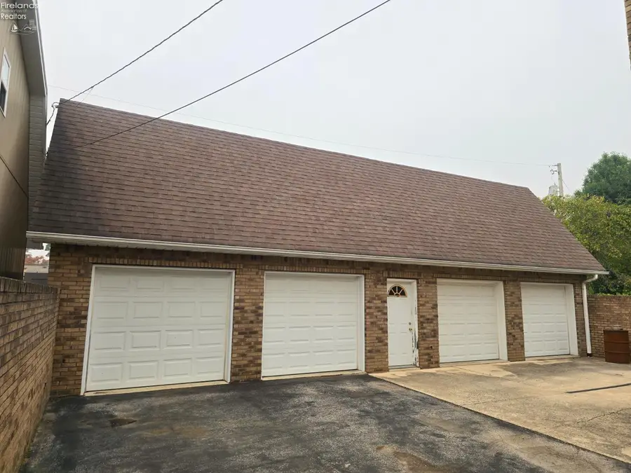 132 N Wilson Avenue, Fremont, OH 43420 - #2