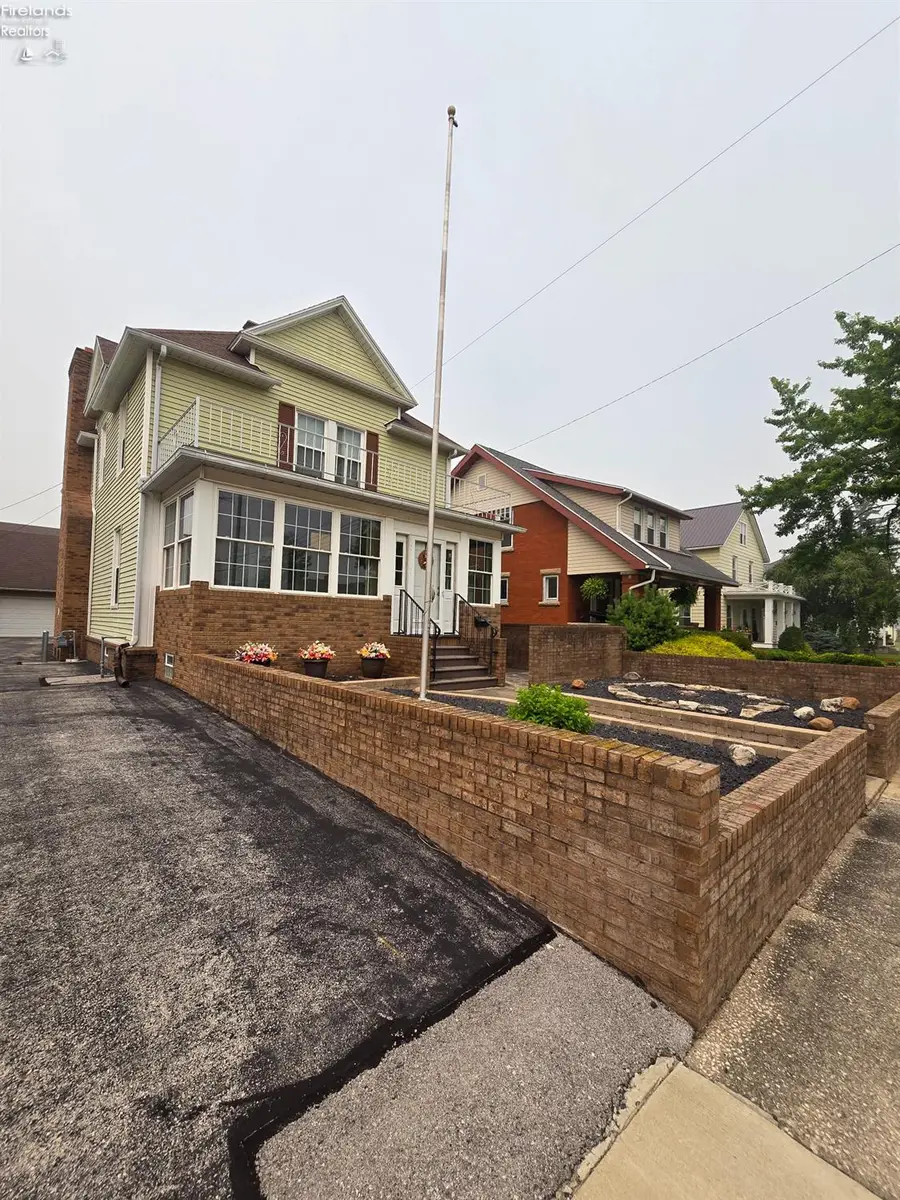 132 N Wilson Avenue, Fremont, OH 43420 - #3