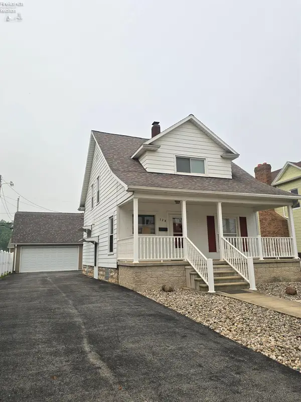 128 N Wilson Avenue, Fremont, OH 43420
