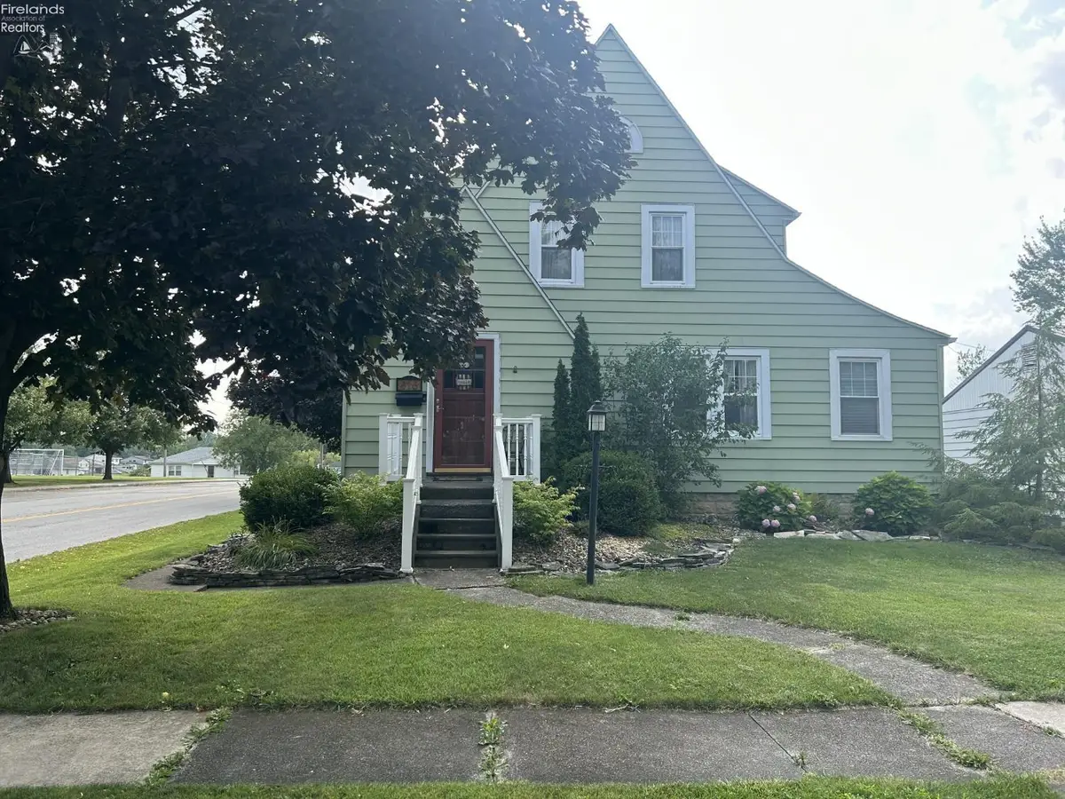 816 Clark Street, Willard, OH 44890 - #1