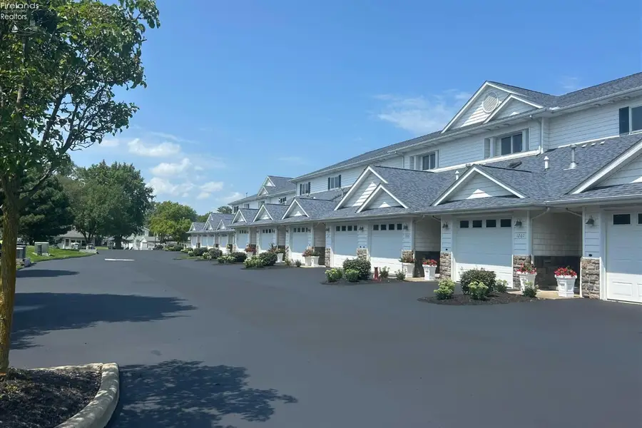1187 W Lakeshore Drive, Port Clinton, OH 43452 - #2