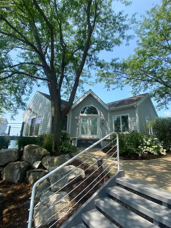 100 Grand Harbour #100, Vermilion, OH 44089