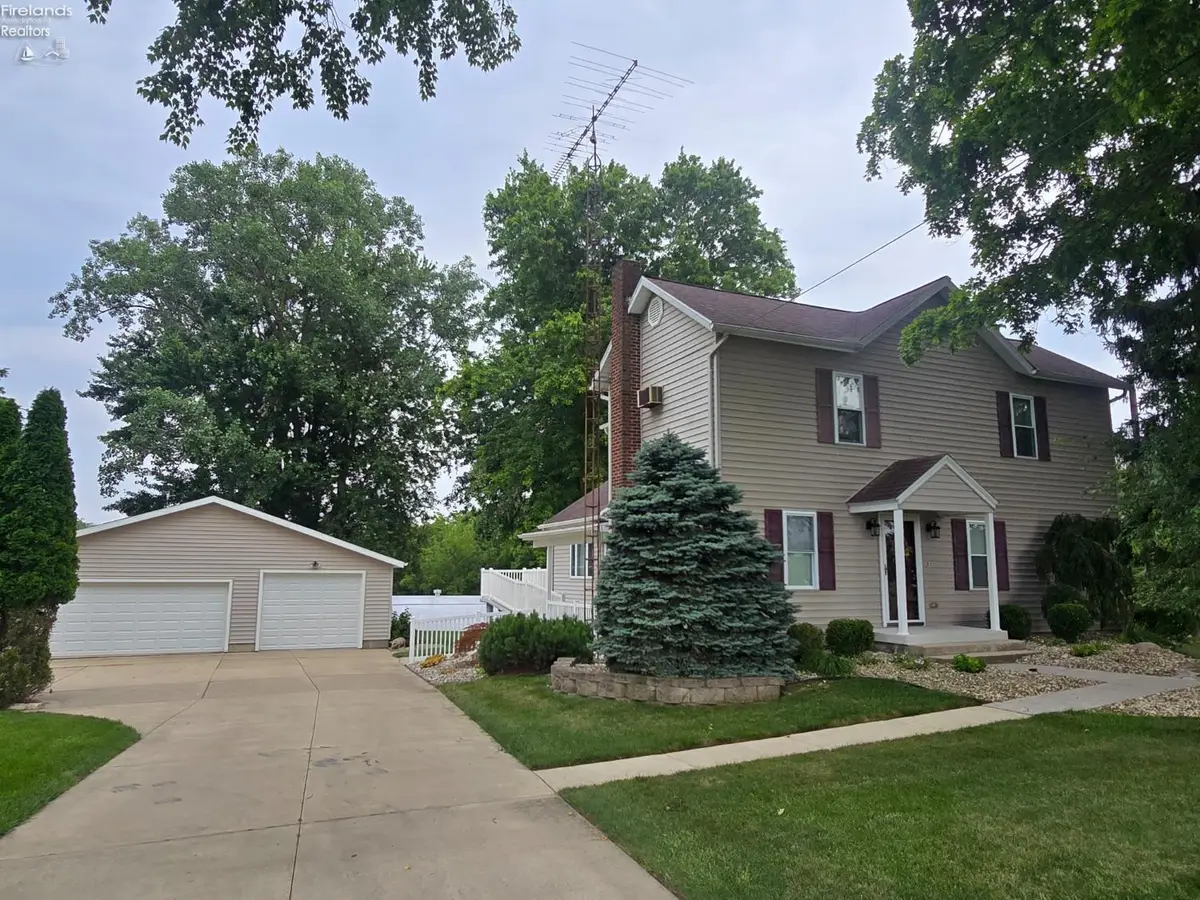2049 Whittaker Drive, Fremont, OH 43420 - #1
