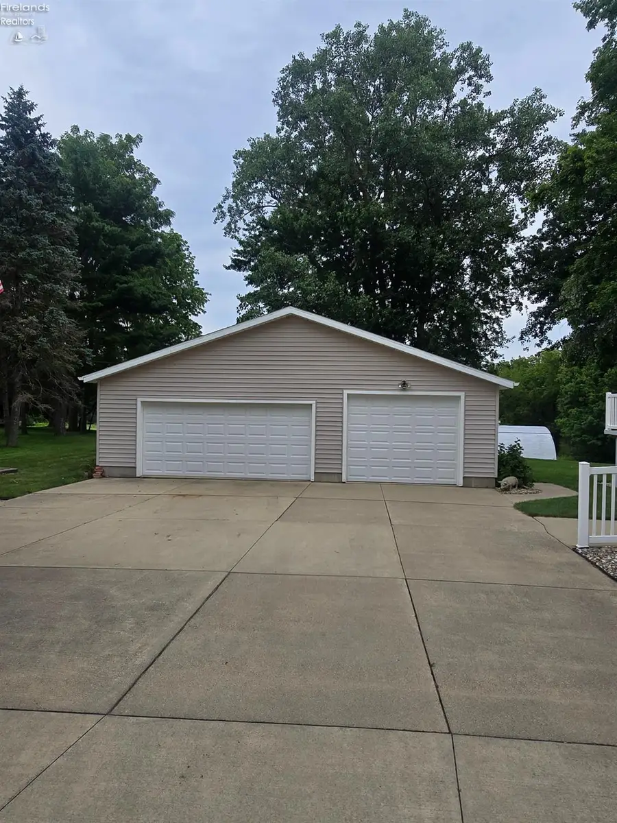2049 Whittaker Drive, Fremont, OH 43420 - #2