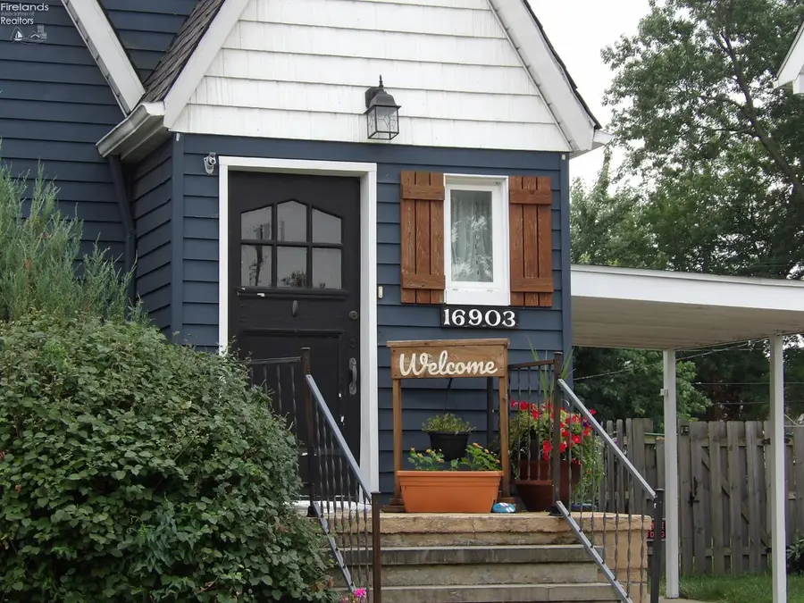 16903 Woodbury Avenue, Cleveland, OH 44135 - #2