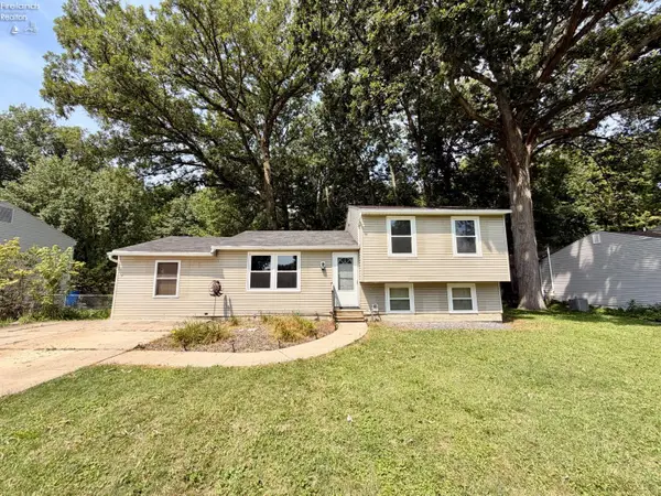 2250 Woodmont Drive, Fremont, OH 43420