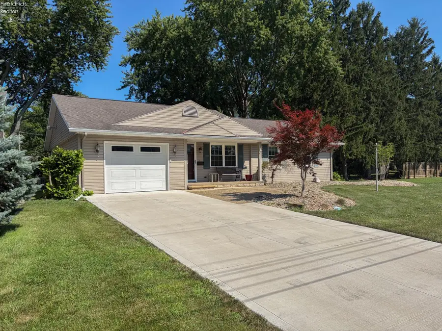 1107 Columbia Avenue, Port Clinton, OH 43452 - #2