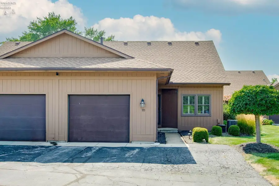 70 N Harbors End, Port Clinton, OH 43452 - #2