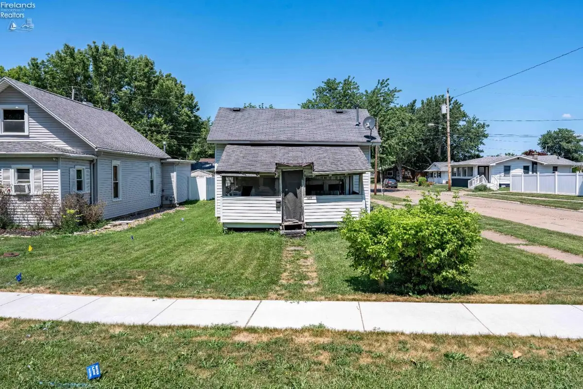 1017 E State Street, Port Clinton, OH 43452 - #1