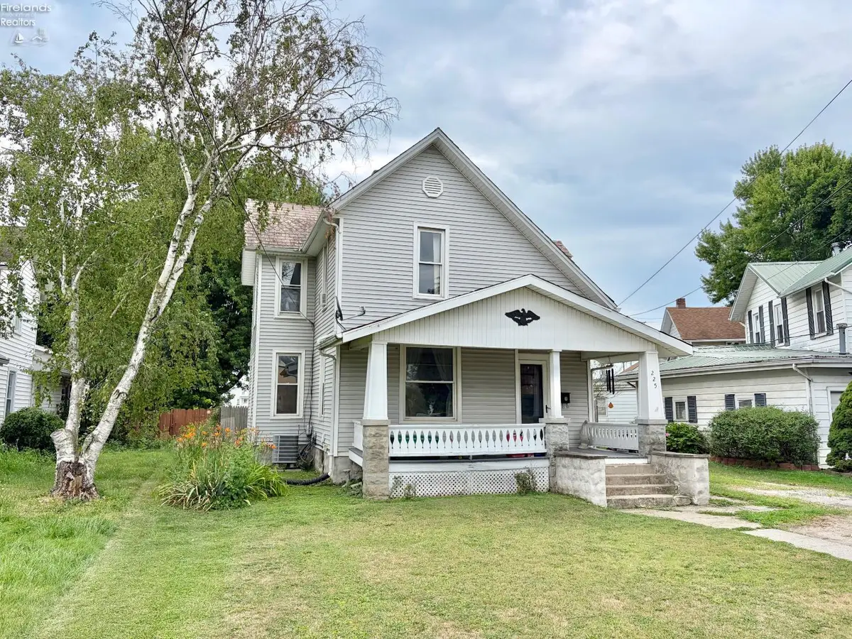 225 Broad Street, Bellevue, OH 44811 - #1