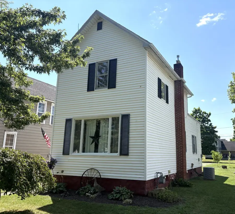 307 W Laurel Street, Willard, OH 44890 - #2