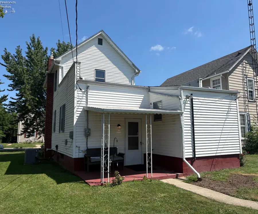 307 W Laurel Street, Willard, OH 44890 - #3