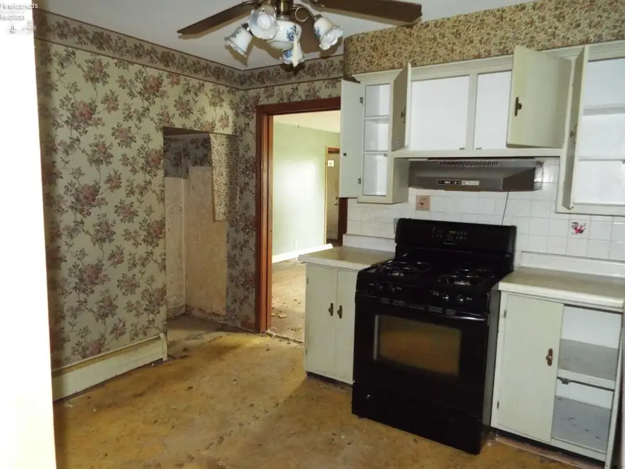 103 Fairfield Avenue, Bellevue, OH 44811 - #2