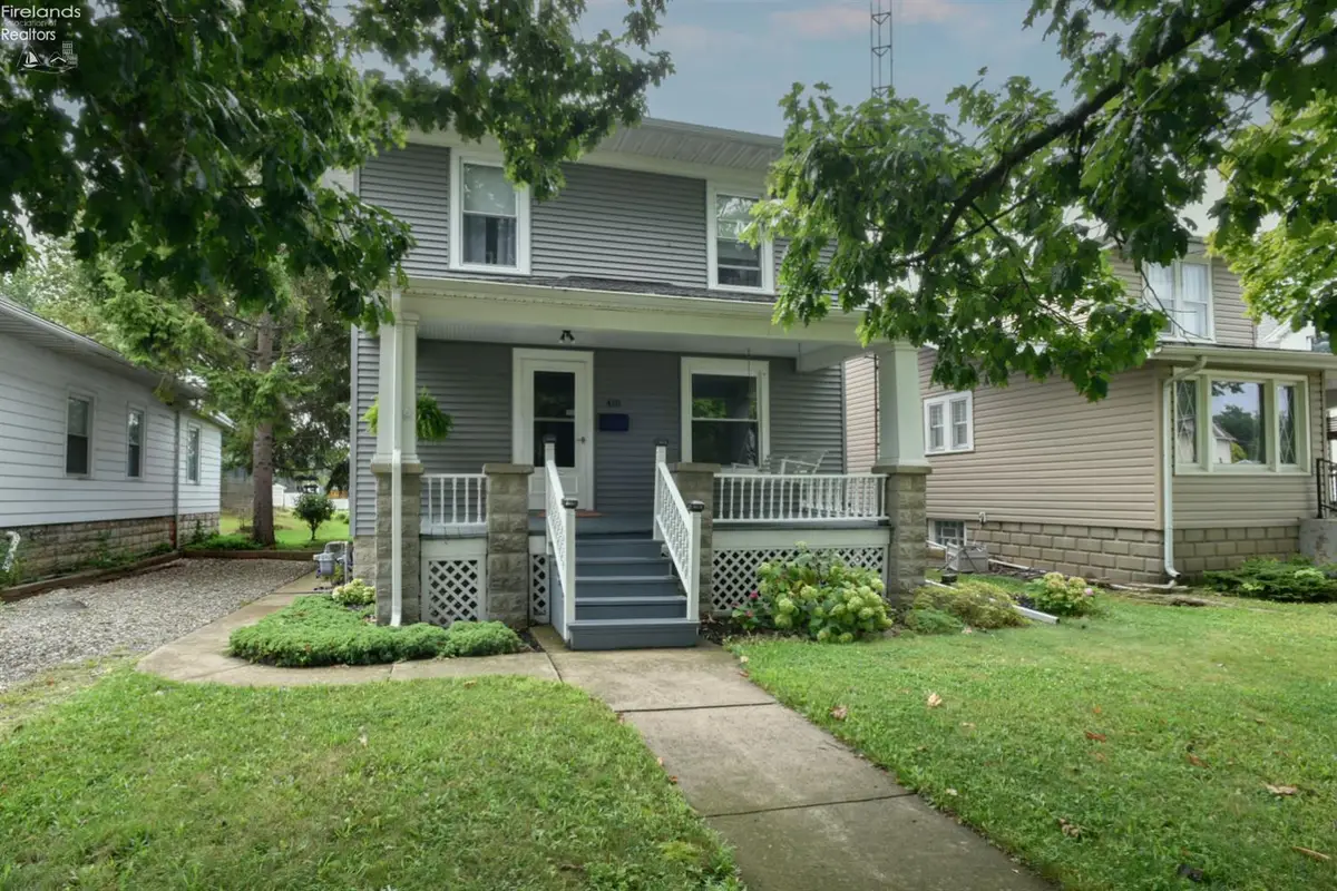 418 E 6th Street, Port Clinton, OH 43452 - #1
