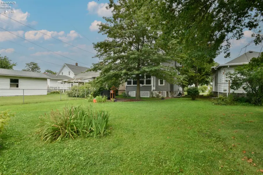 418 E 6th Street, Port Clinton, OH 43452 - #3
