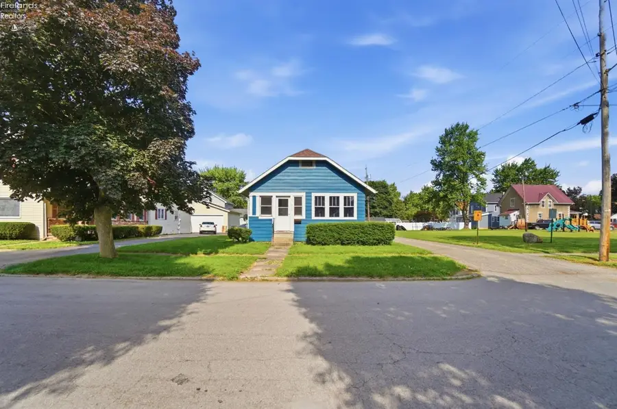 615 S Wood Street, Fostoria, OH 44830 - #2
