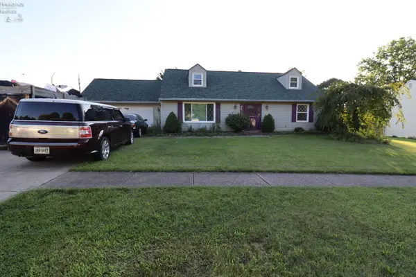 115 Meadowfield Ct, Elyria, OH 44035