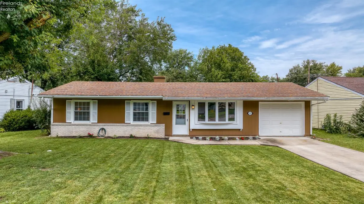 2121 Fallen Timber Drive, Sandusky, OH 44870 - #1