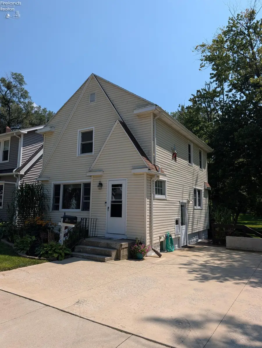 825 South Street, Fremont, OH 43420 - #2