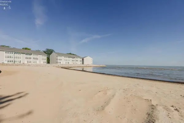 208 W Lakeshore #D, Port Clinton, OH 43452