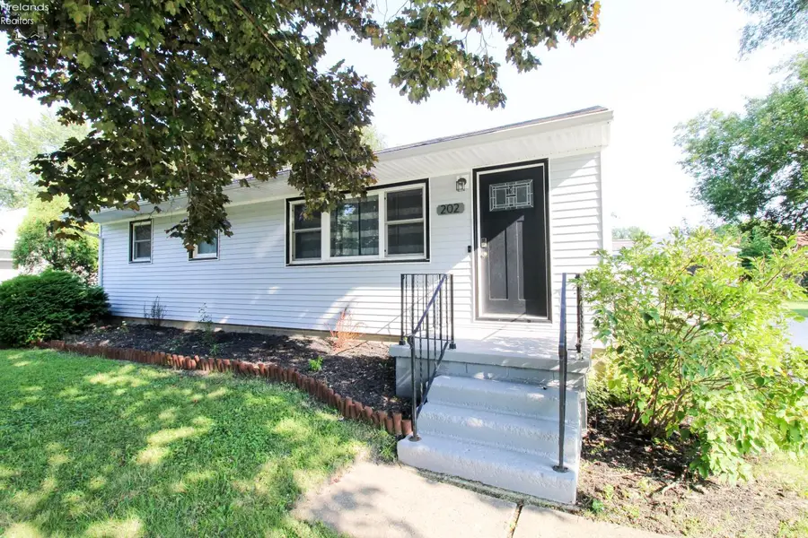 202 W Strub Road, Sandusky, OH 44870 - #2