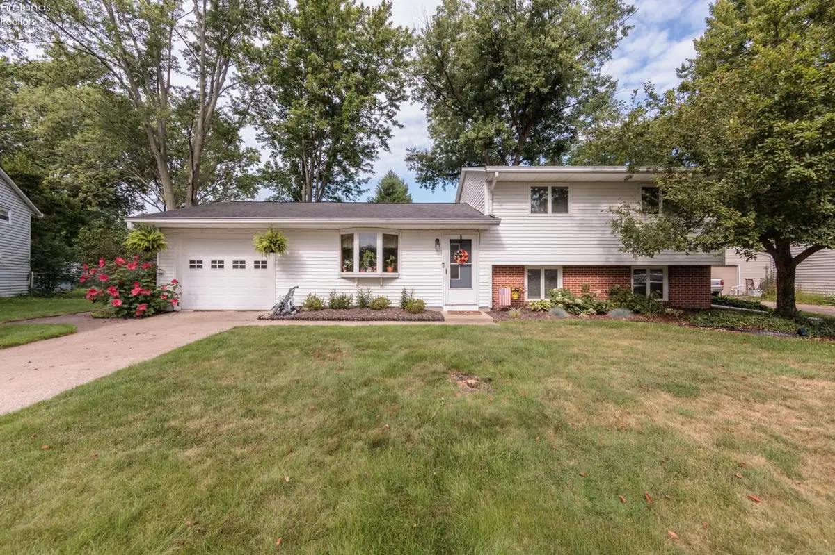 5029 Oakview Drive, Vermilion, OH 44089 - #1