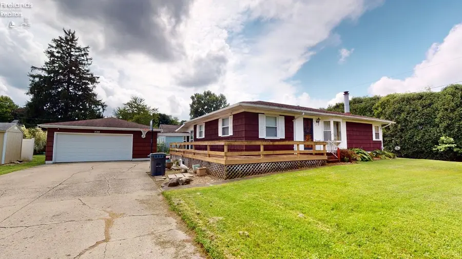 320 E Long Street, Willard, OH 44890 - #2