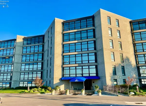 711 W Lakeshore Drive #407, Port Clinton, OH 43452