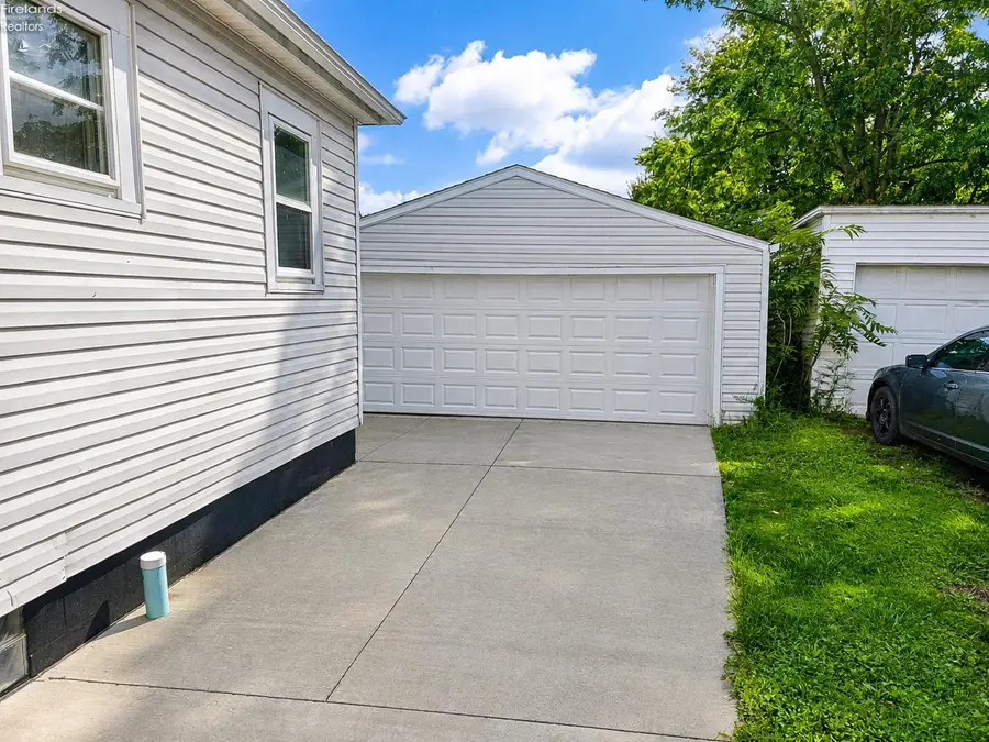 1247 W Erie Avenue, Lorain, OH 44052 - #2