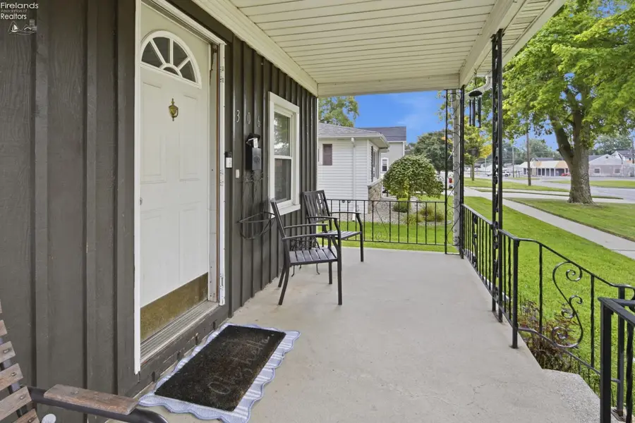 306 Walnut Street, Fremont, OH 43420 - #3