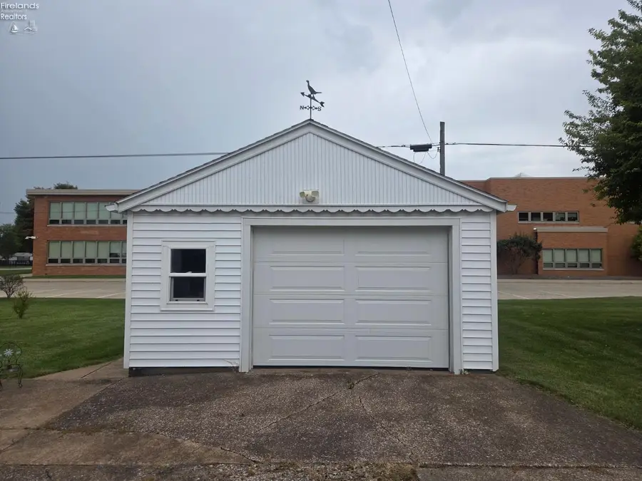 609 Clinton Street, Port Clinton, OH 43452 - #2