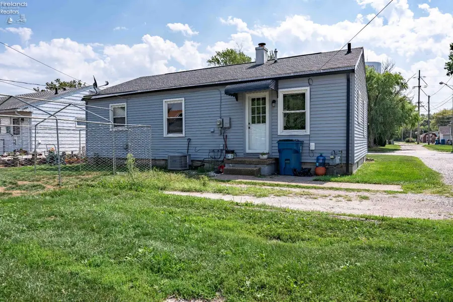 117 E 6th Street, Port Clinton, OH 43452 - #2