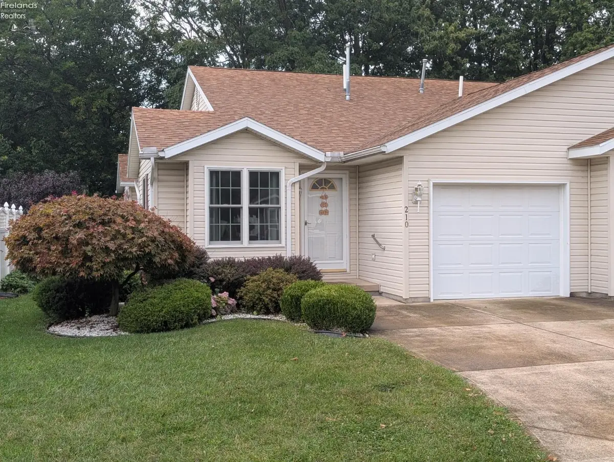 210 Grand Avenue, Clyde, OH 43410 - #1