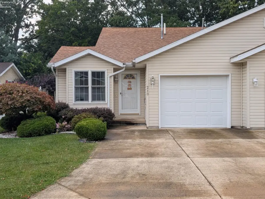 210 Grand Avenue, Clyde, OH 43410 - #2