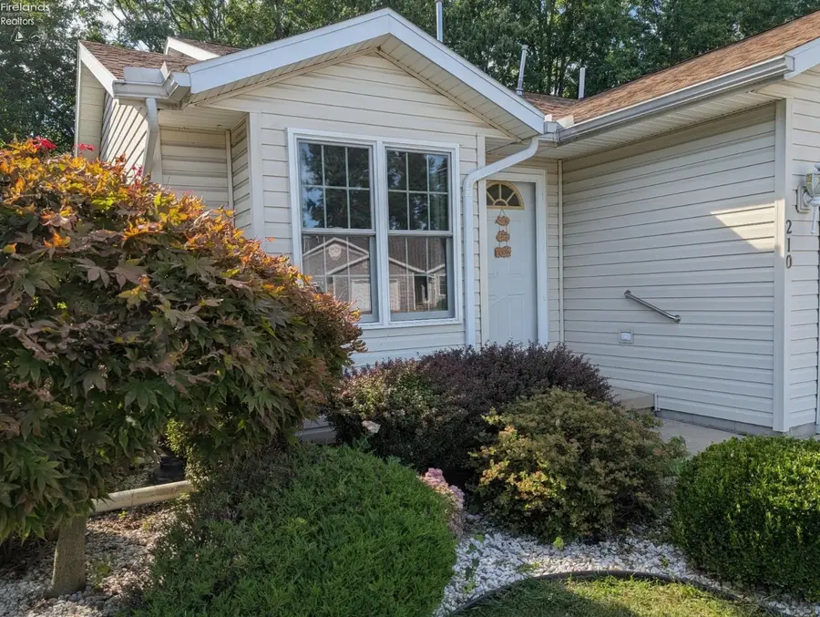 210 Grand Avenue, Clyde, OH 43410 - #3