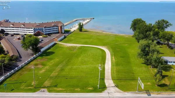 1923 E Harbor Road, Port Clinton, OH 43452