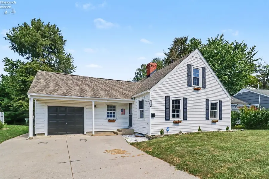 110 Shumaker Drive, Bellevue, OH 44811 - #3