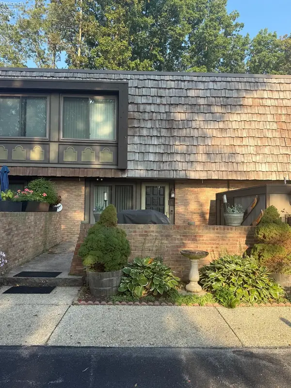 1120 By The Shores Dr #4, Huron, OH 44839