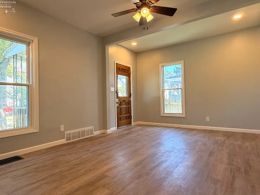 152 Garvin Avenue, Elyria, OH 44035 - #3