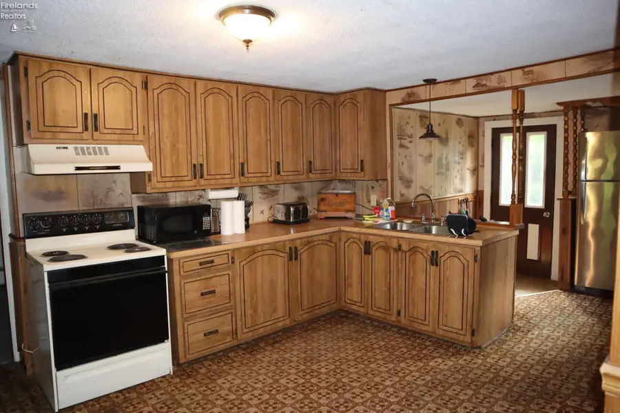 555 St Rt 61 N, Norwalk, OH 44857 - #2