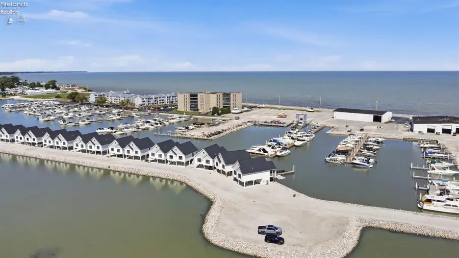 545 W Lakeshore Drive #2, Port Clinton, OH 43452 - #2