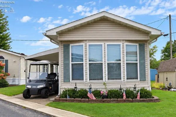 8175 E Northshore Boulevard #8, Marblehead, OH 43440