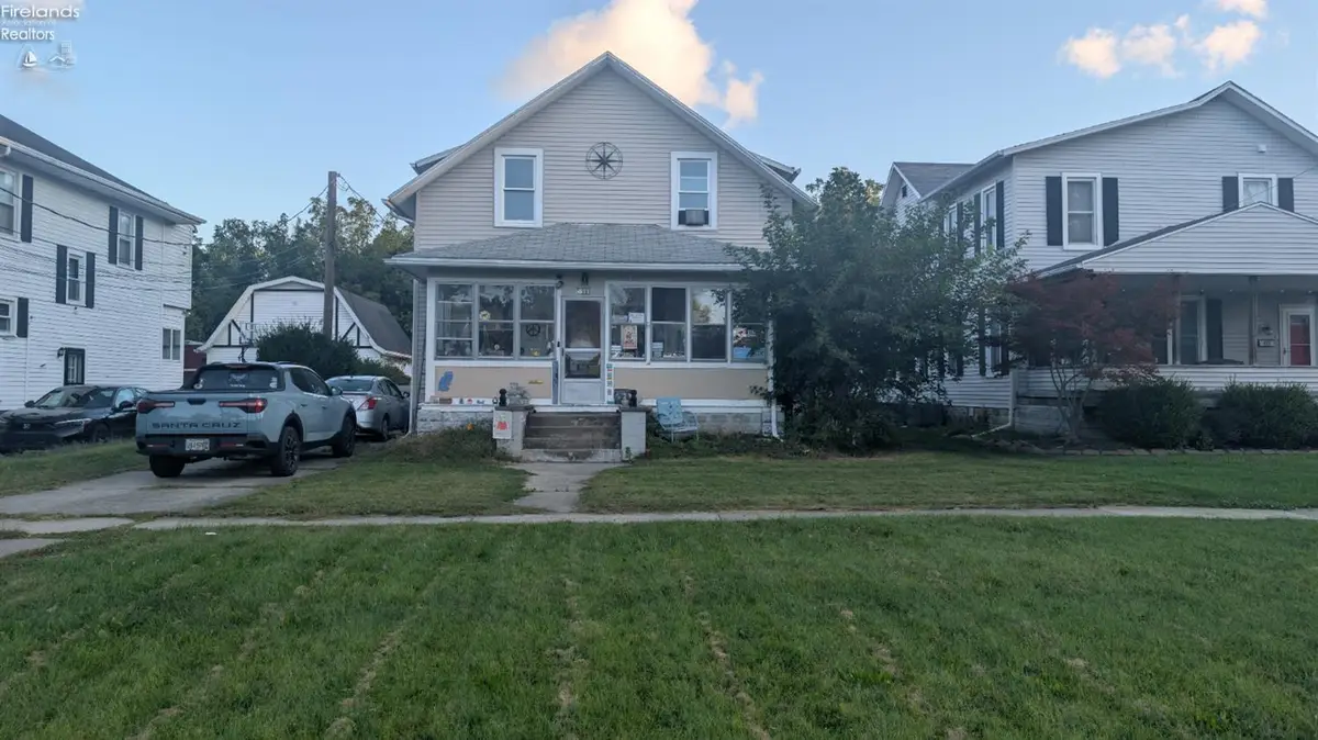 411 E 4th Street, Port Clinton, OH 43452 - #1