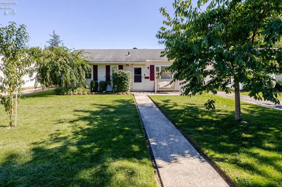 1327 Fleetwood Drive, Fremont, OH 43420 - #2