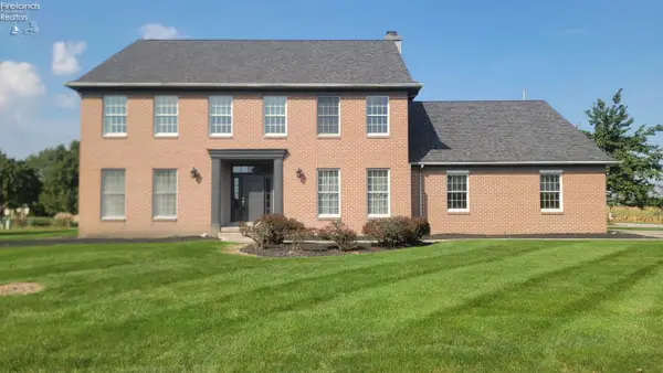 33 Ponds Side Drive, Fremont, OH 43420
