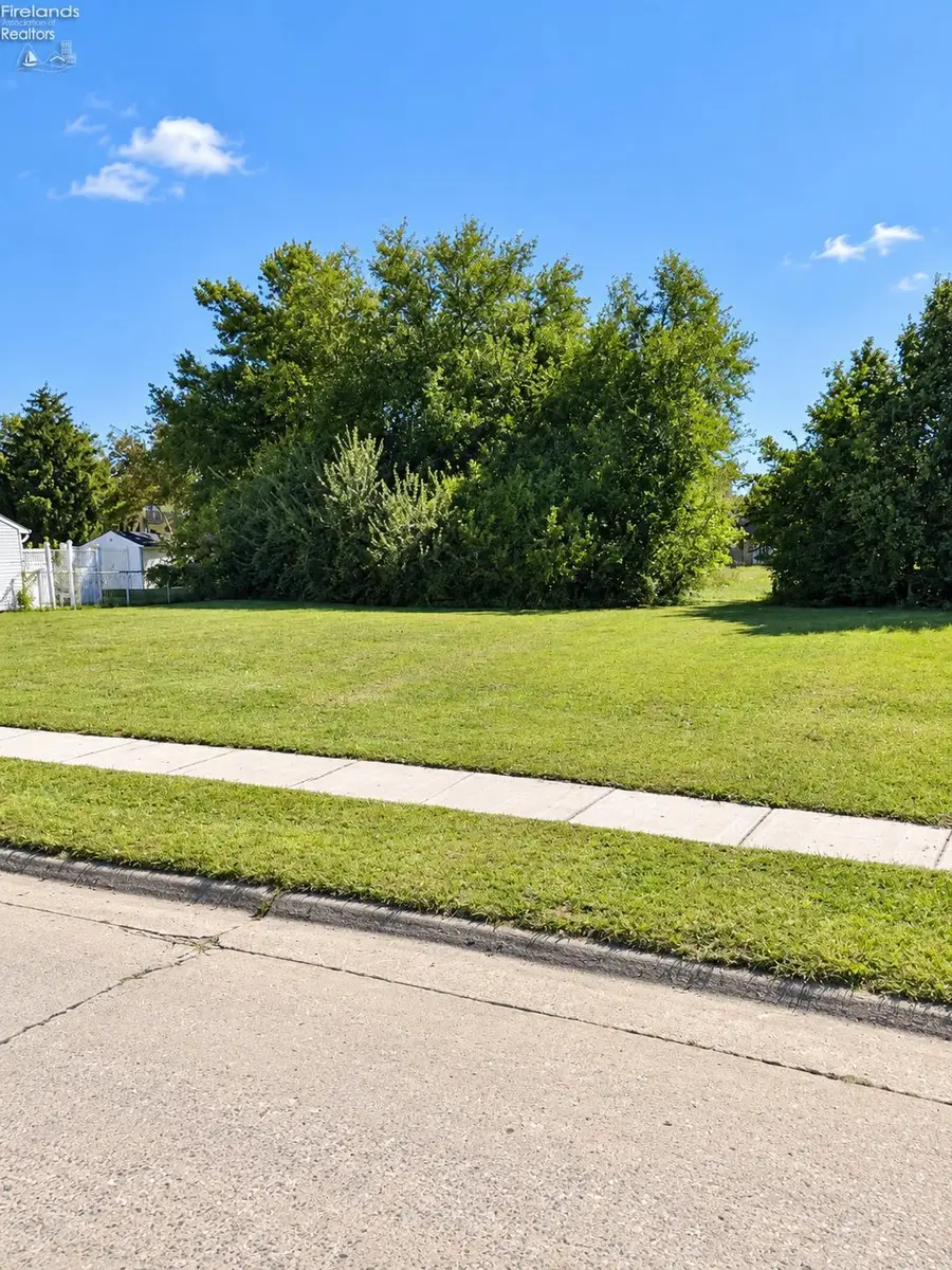 1996 Heritage, Sandusky, OH 44870 - #3