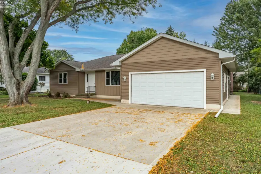 2124 Roselawn Drive, Fremont, OH 43420 - #3
