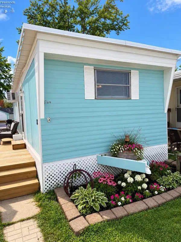 2045 E Sand Road #32, Port Clinton, OH 43452